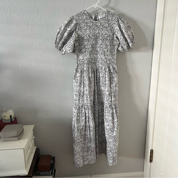 S/W/F White & Black Floral Print Smocked Puff-Sleeve Midi Dress - Picture 3 of 10